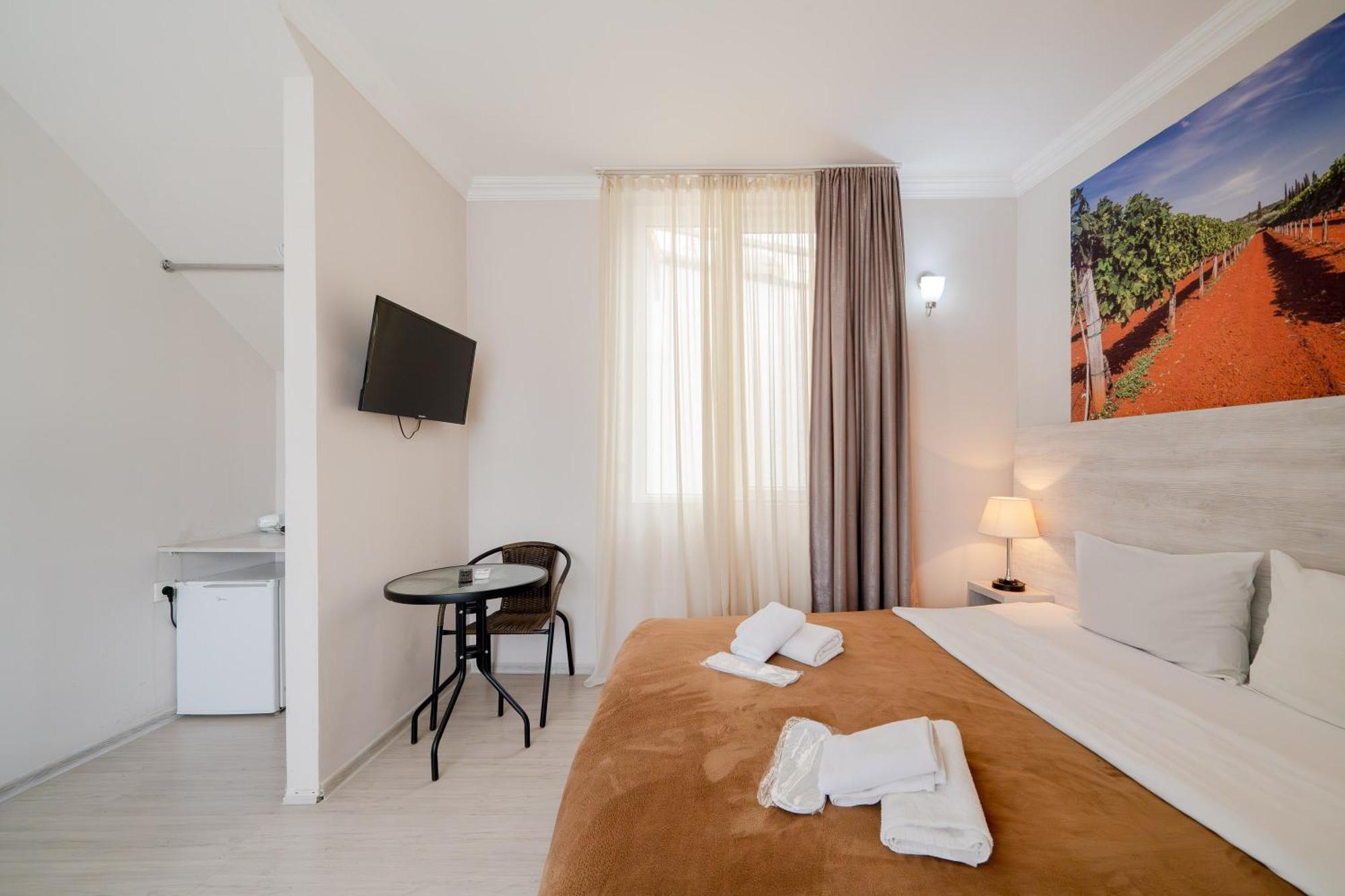 Hotel Tato & Coworking Space Тбилиси Экстерьер фото